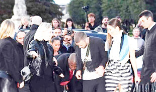Justin Timberlake gets pranked at Paris Fashion Week
